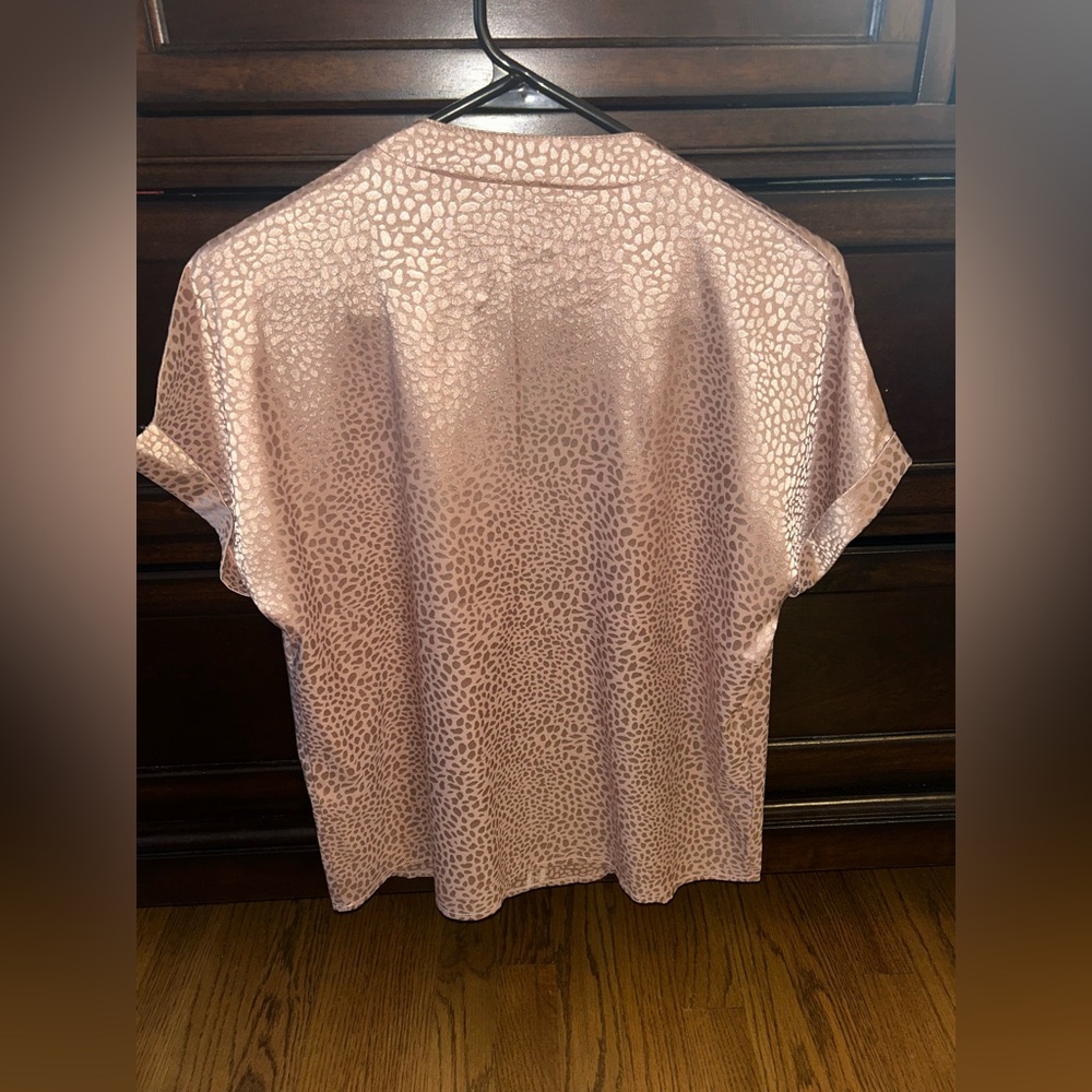 *BNWOT* gorgeous light pink blouse - Picture 3 of 3
